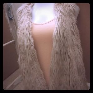 Evereve dylan Pink fur Vest